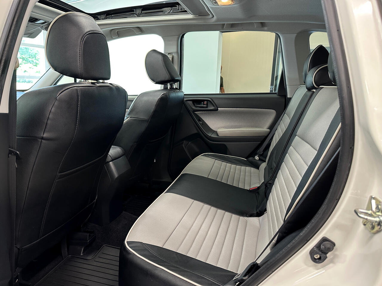 2018 Subaru Forester 2.5i Premium photo 17