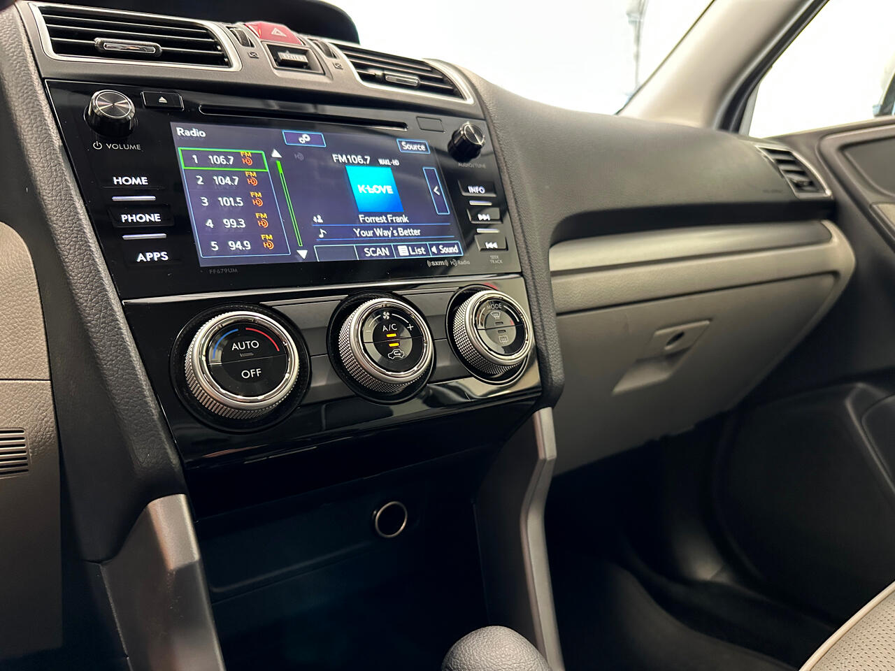 2018 Subaru Forester 2.5i Premium photo 32