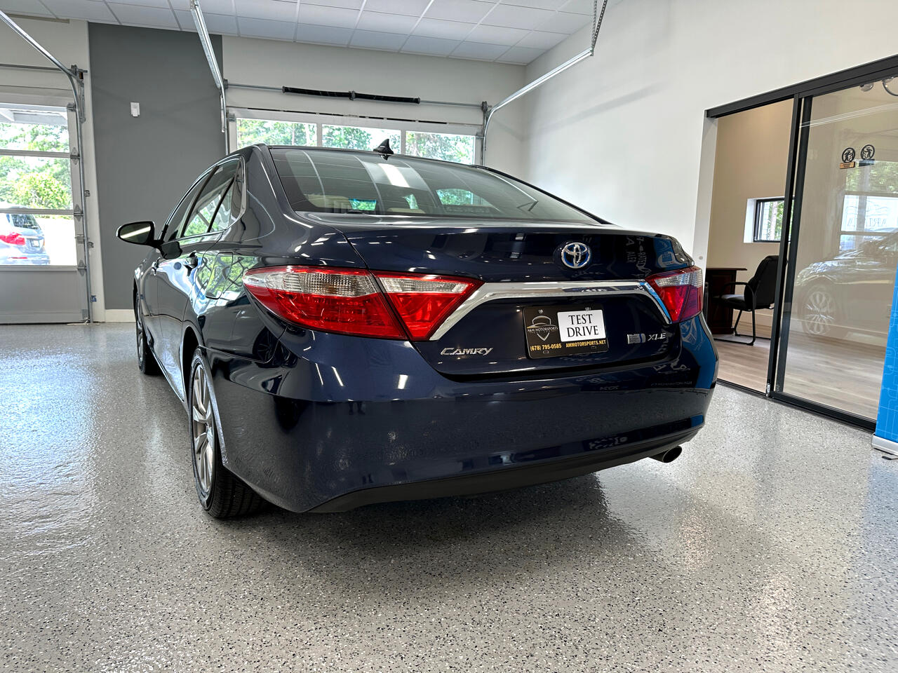 2015 Toyota Camry Hybrid XLE photo 4
