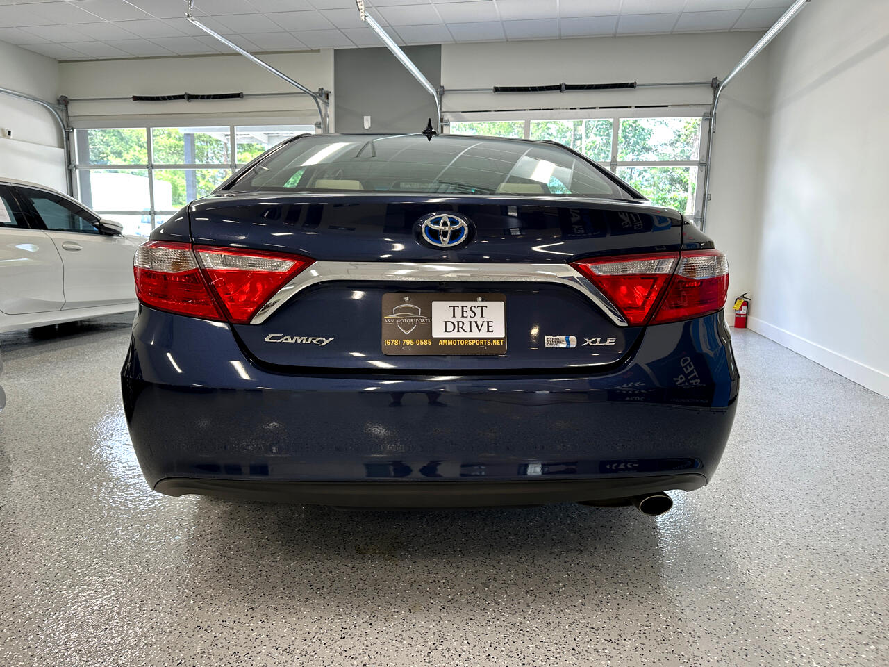 2015 Toyota Camry Hybrid XLE photo 5