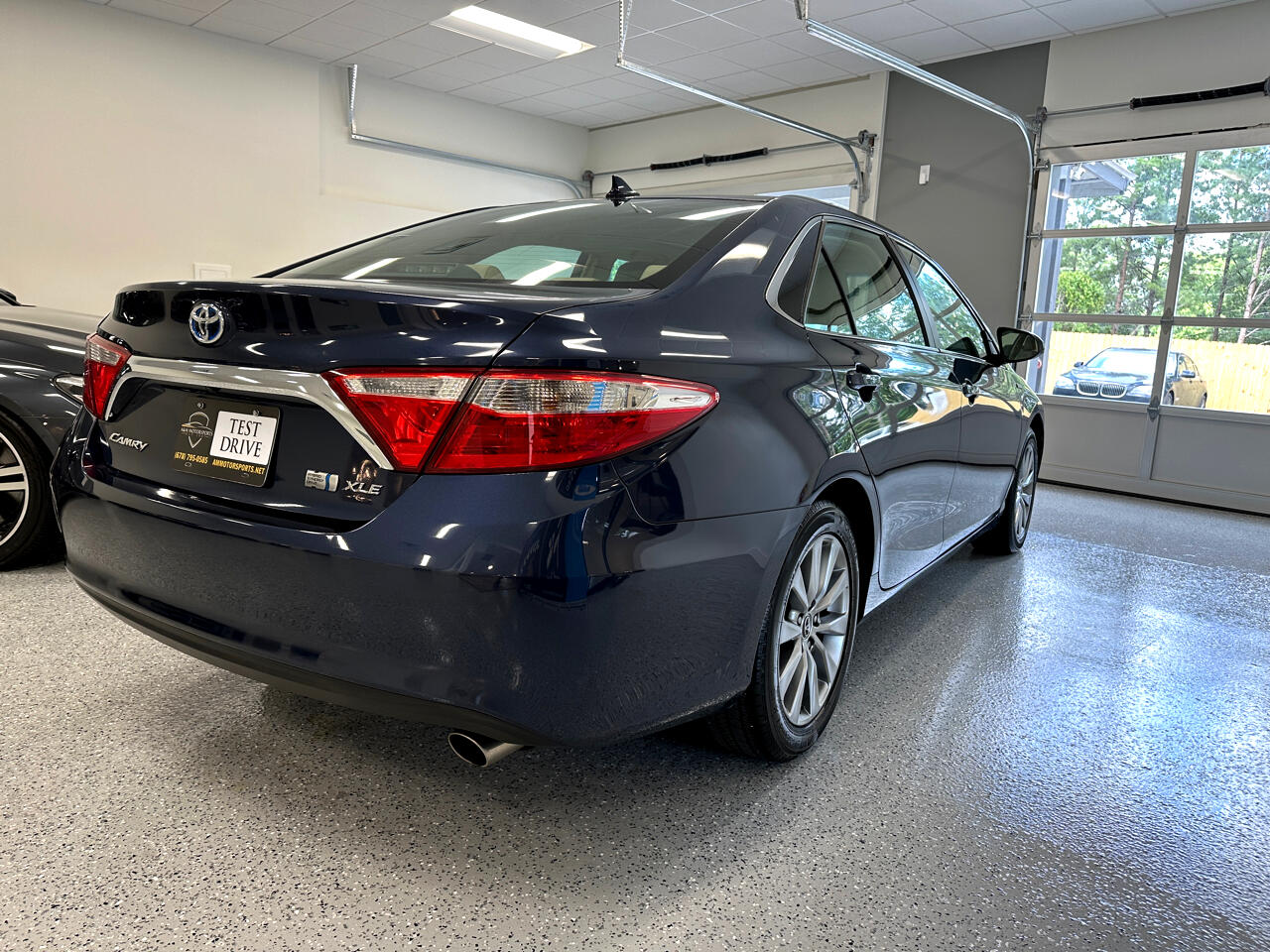 2015 Toyota Camry Hybrid XLE photo 7