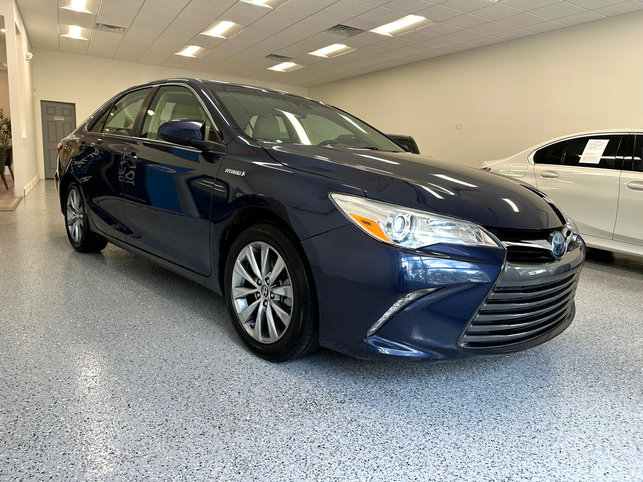 2015 Toyota Camry Hybrid XLE photo 9