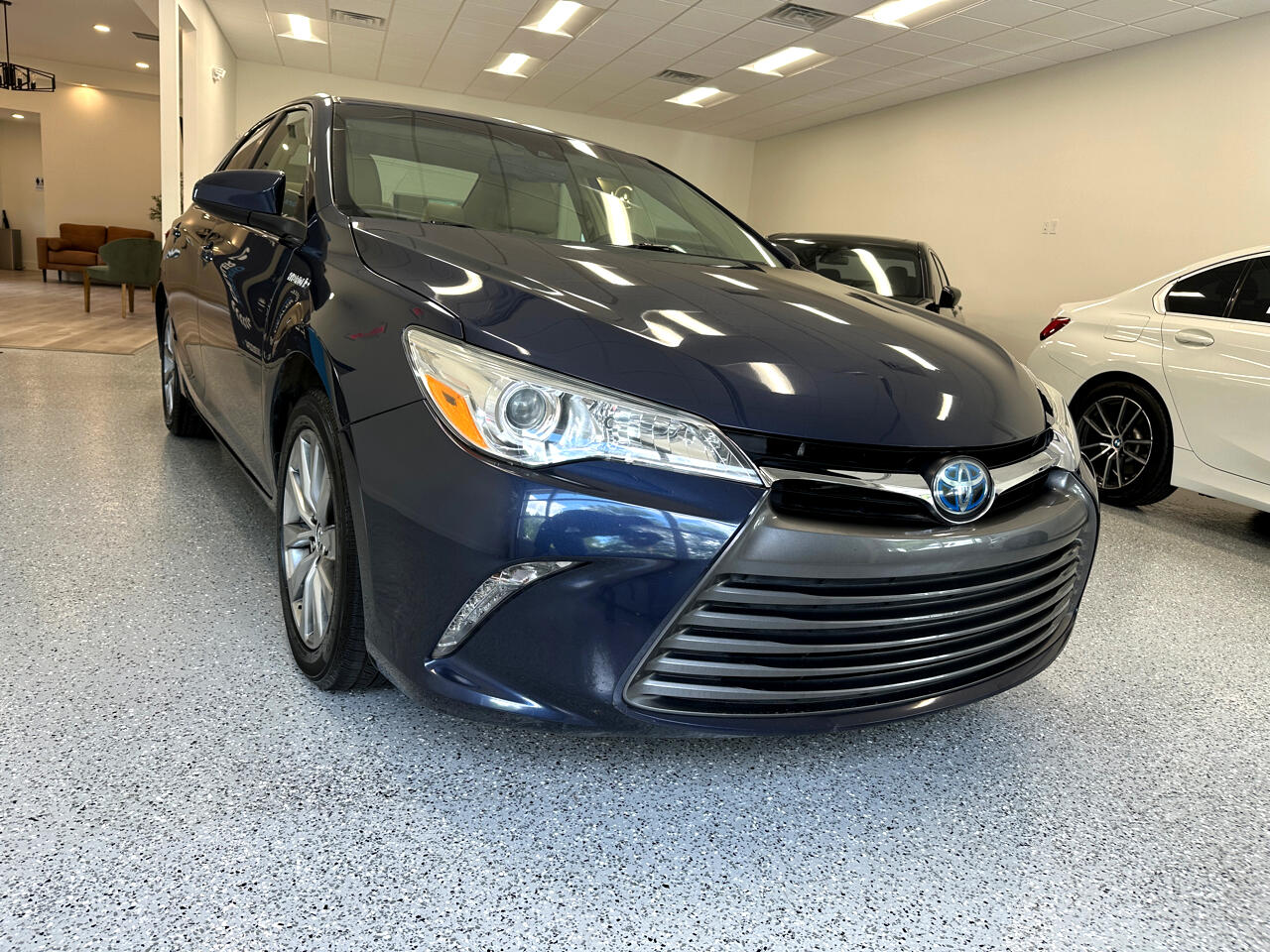 2015 Toyota Camry Hybrid XLE photo 10