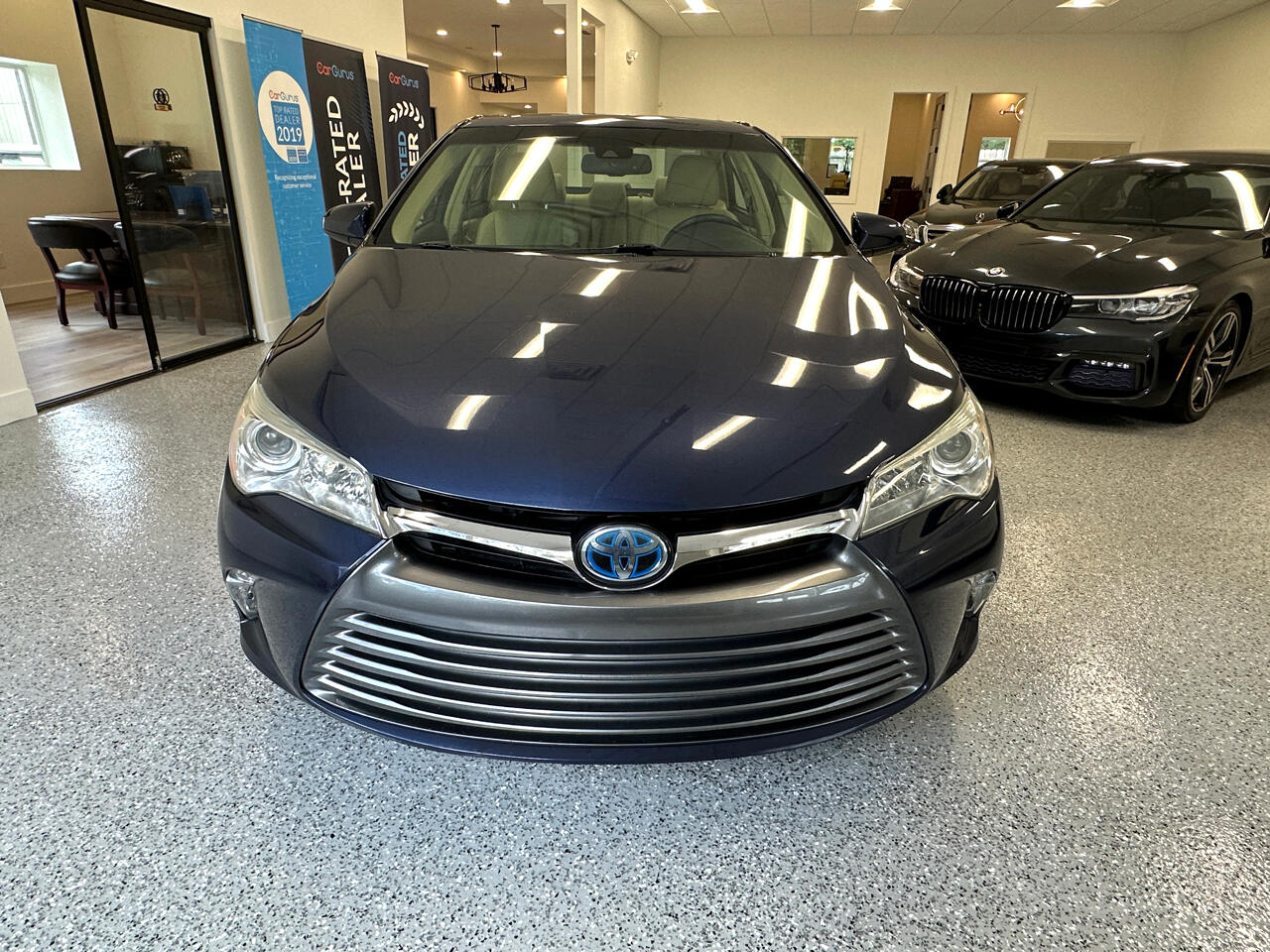 2015 Toyota Camry Hybrid XLE photo 12