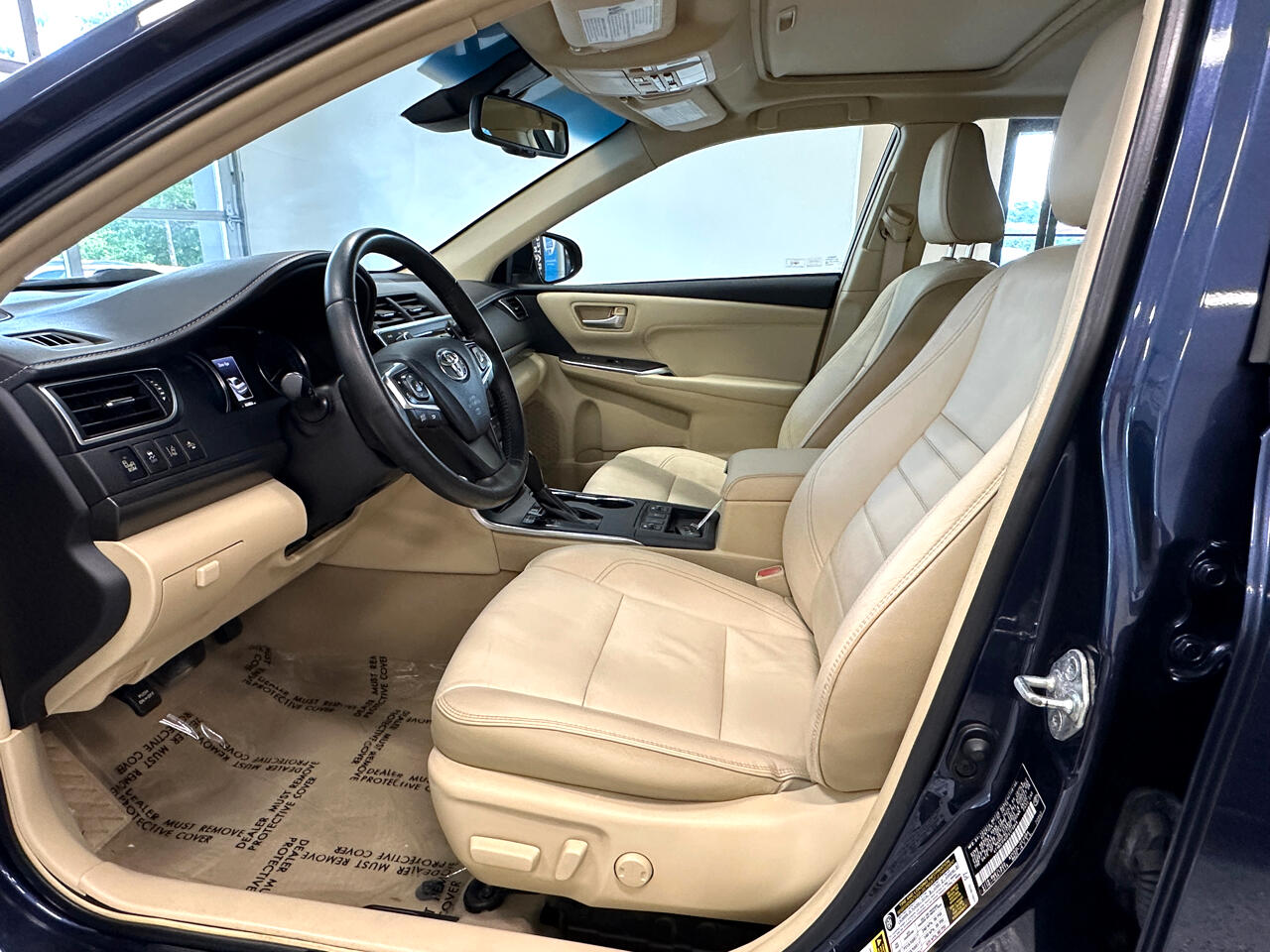 2015 Toyota Camry Hybrid XLE photo 17