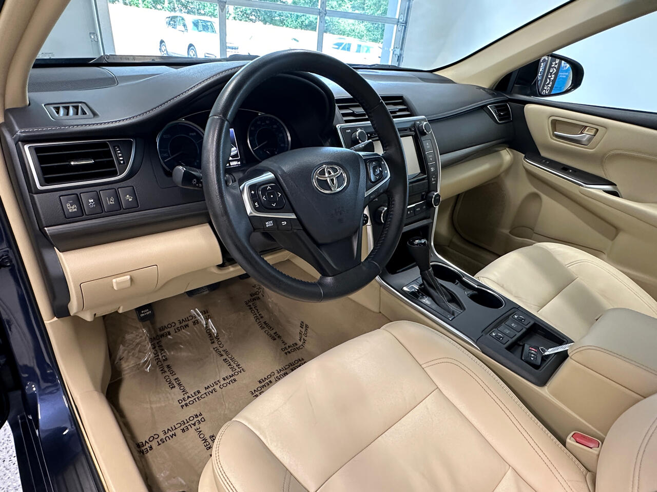 2015 Toyota Camry Hybrid XLE photo 18