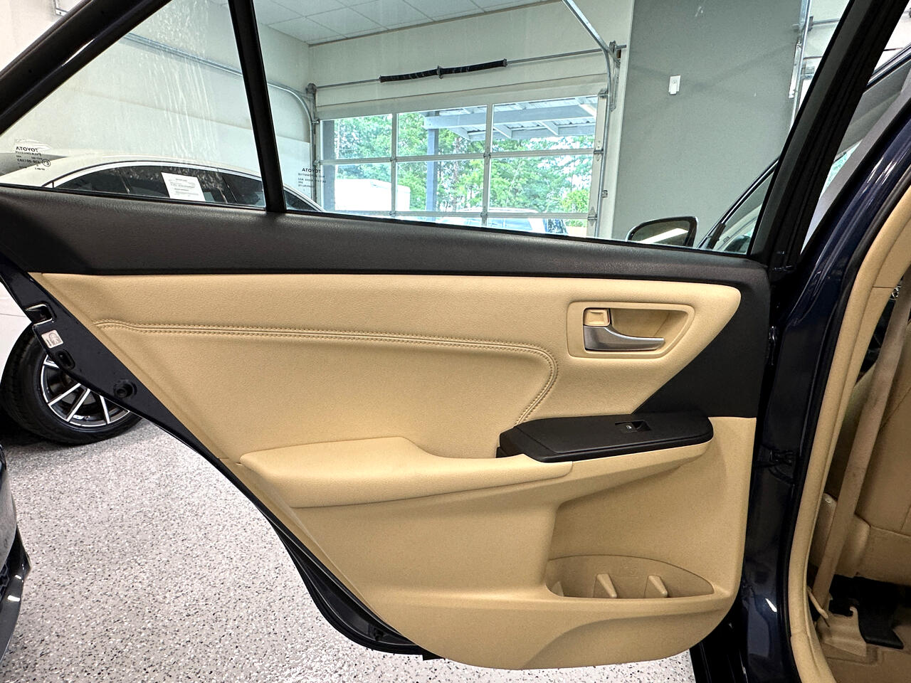 2015 Toyota Camry Hybrid XLE photo 20