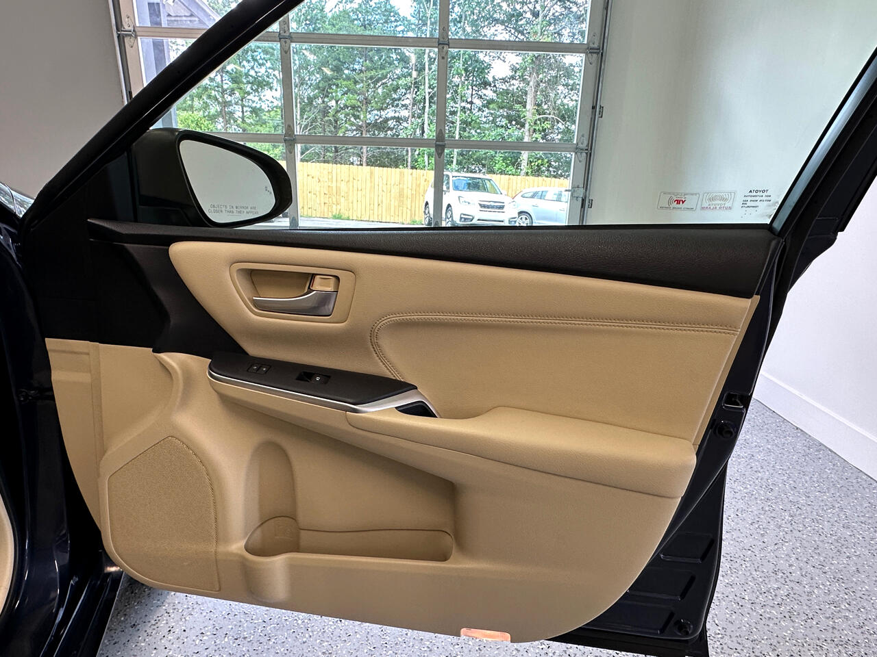2015 Toyota Camry Hybrid XLE photo 22