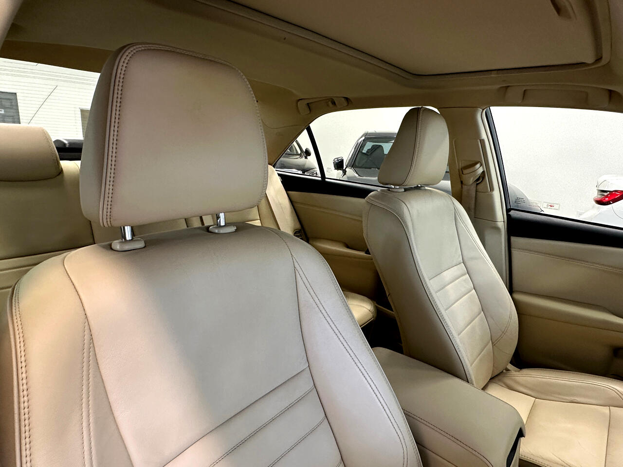 2015 Toyota Camry Hybrid XLE photo 25