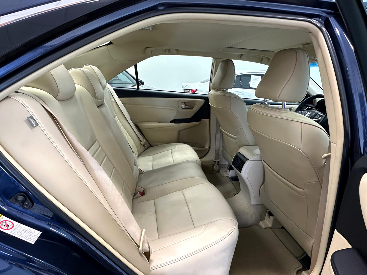 2015 Toyota Camry Hybrid XLE photo 27