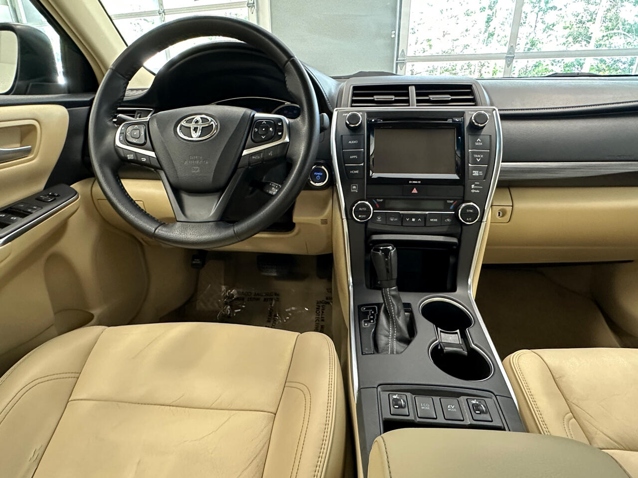 2015 Toyota Camry Hybrid XLE photo 28