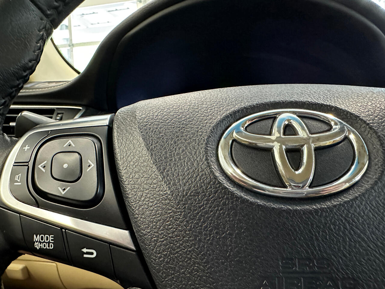2015 Toyota Camry Hybrid XLE photo 32
