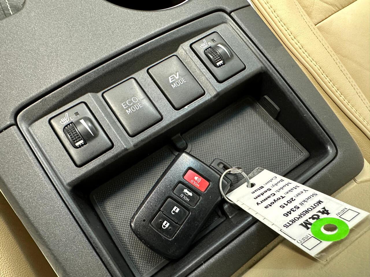 2015 Toyota Camry Hybrid XLE photo 35