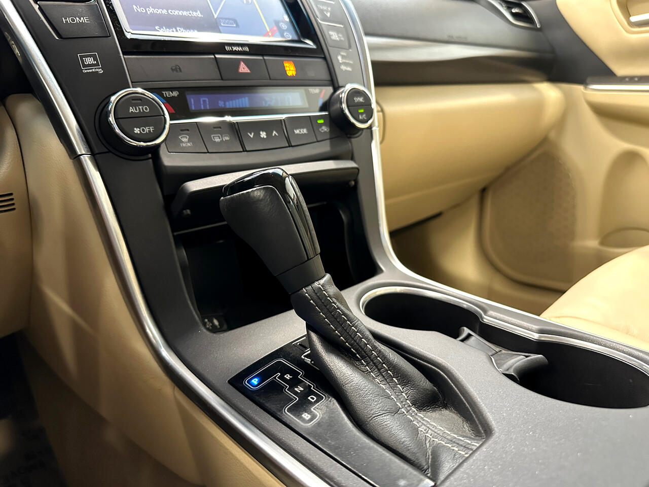 2015 Toyota Camry Hybrid XLE photo 36