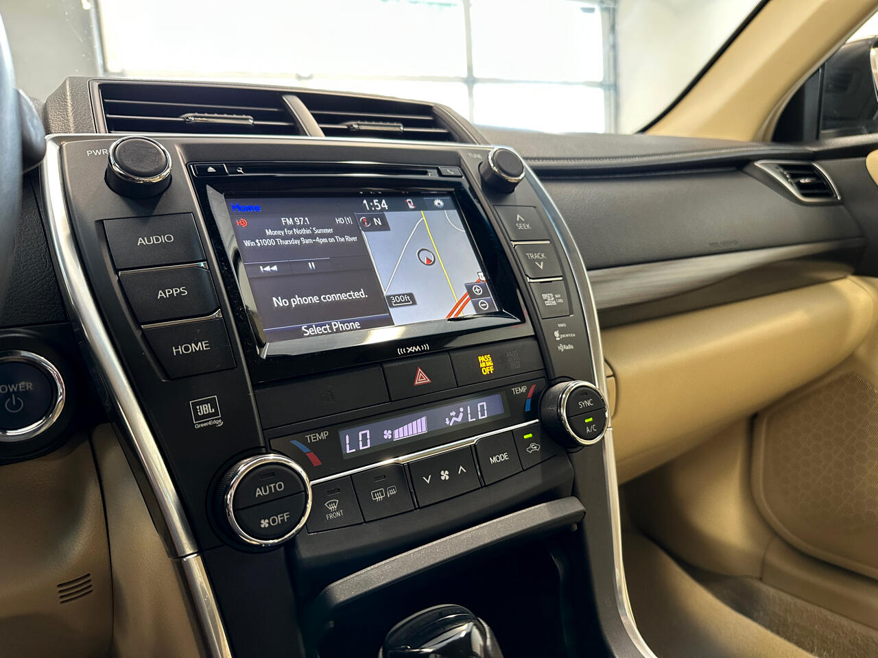 2015 Toyota Camry Hybrid XLE photo 37