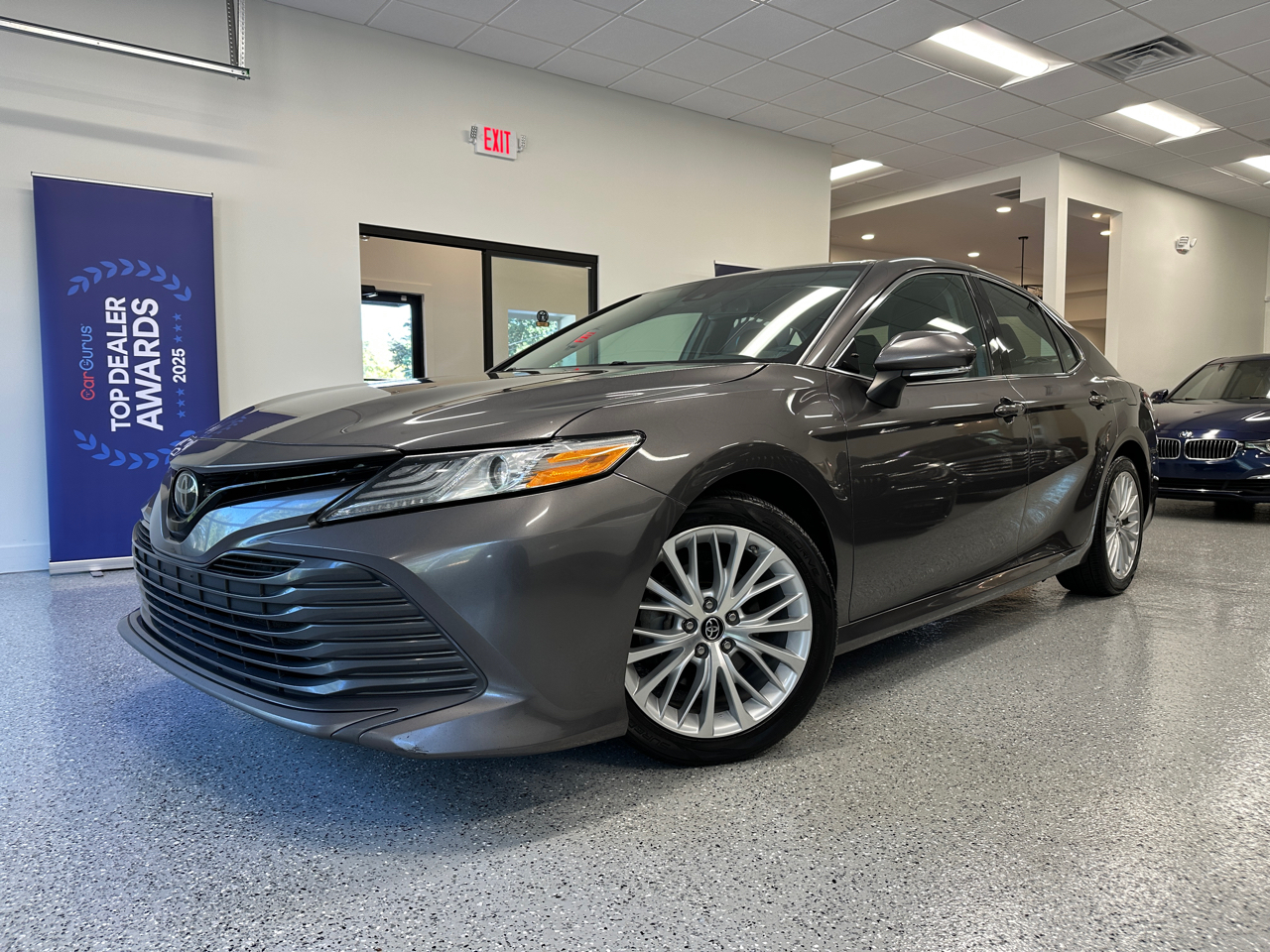 2019 Toyota Camry XLE photo 2
