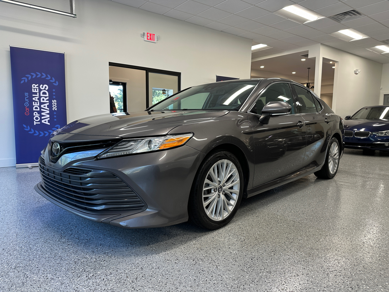 2019 Toyota Camry XLE photo 4