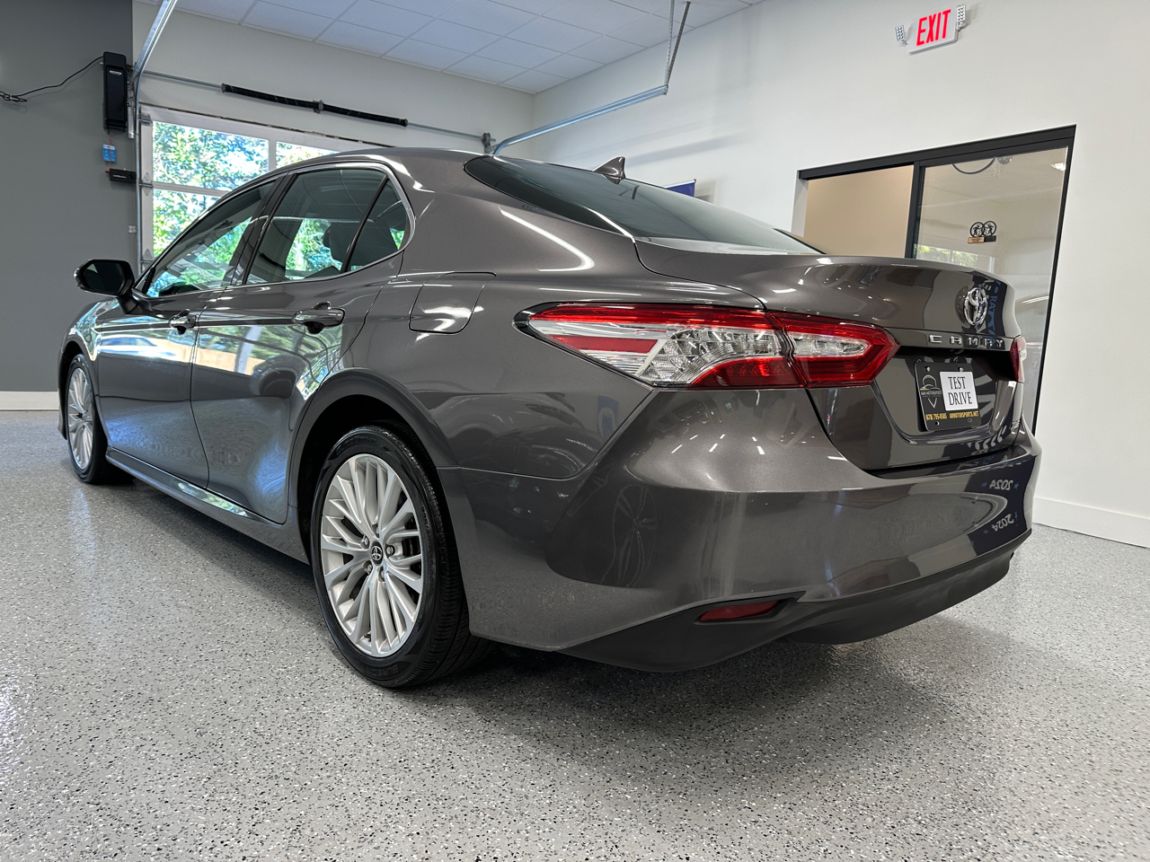 2019 Toyota Camry XLE photo 5