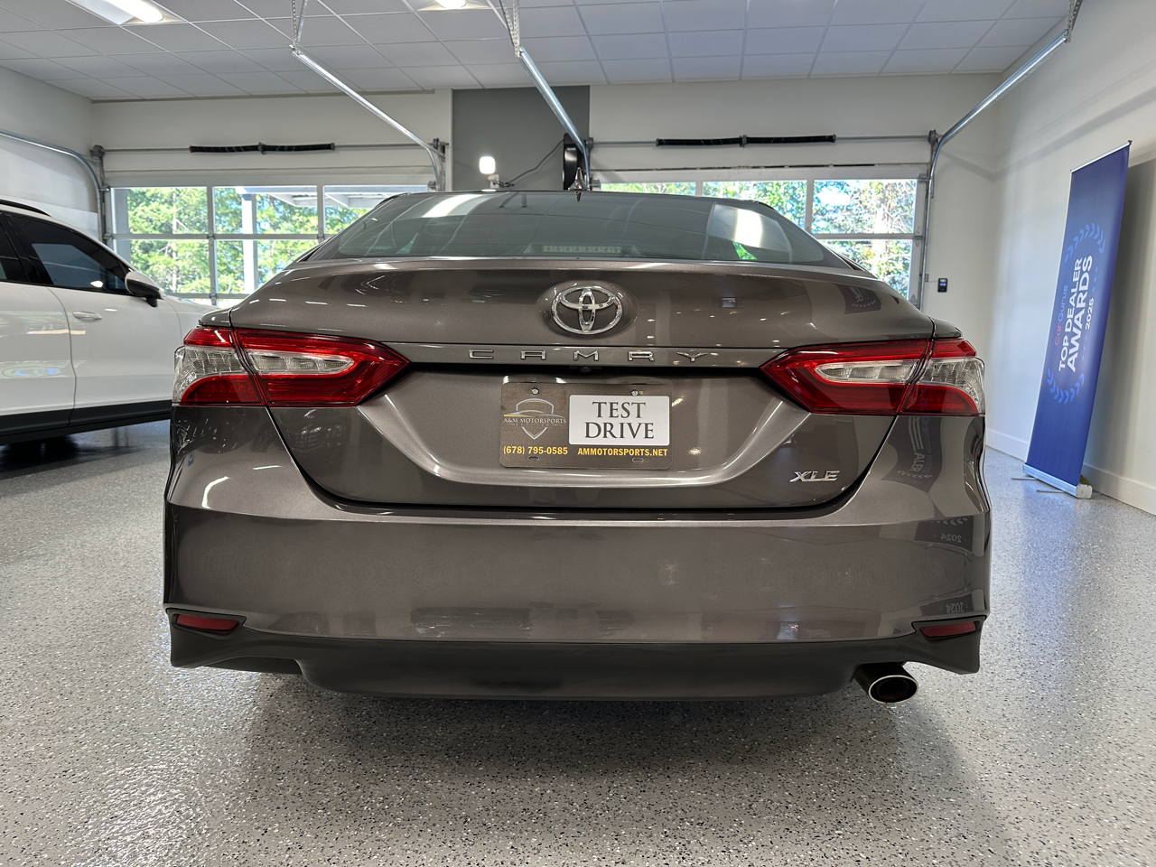2019 Toyota Camry XLE photo 7