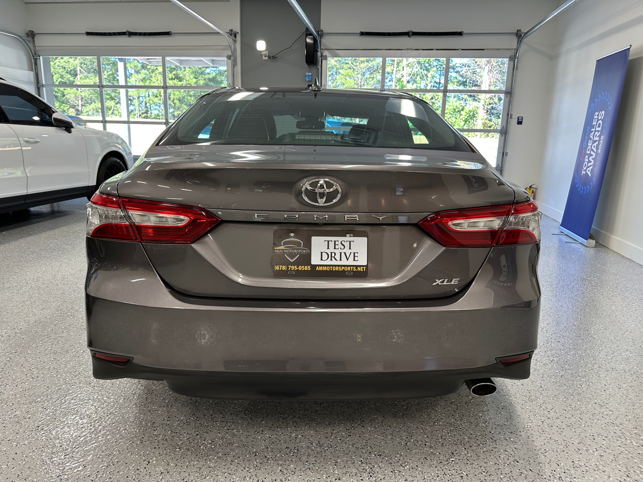 2019 Toyota Camry XLE photo 8
