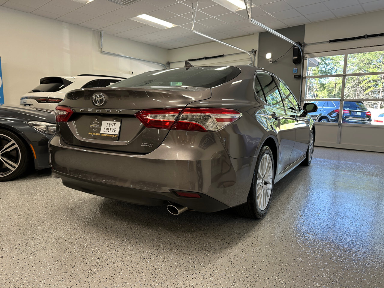 2019 Toyota Camry XLE photo 9