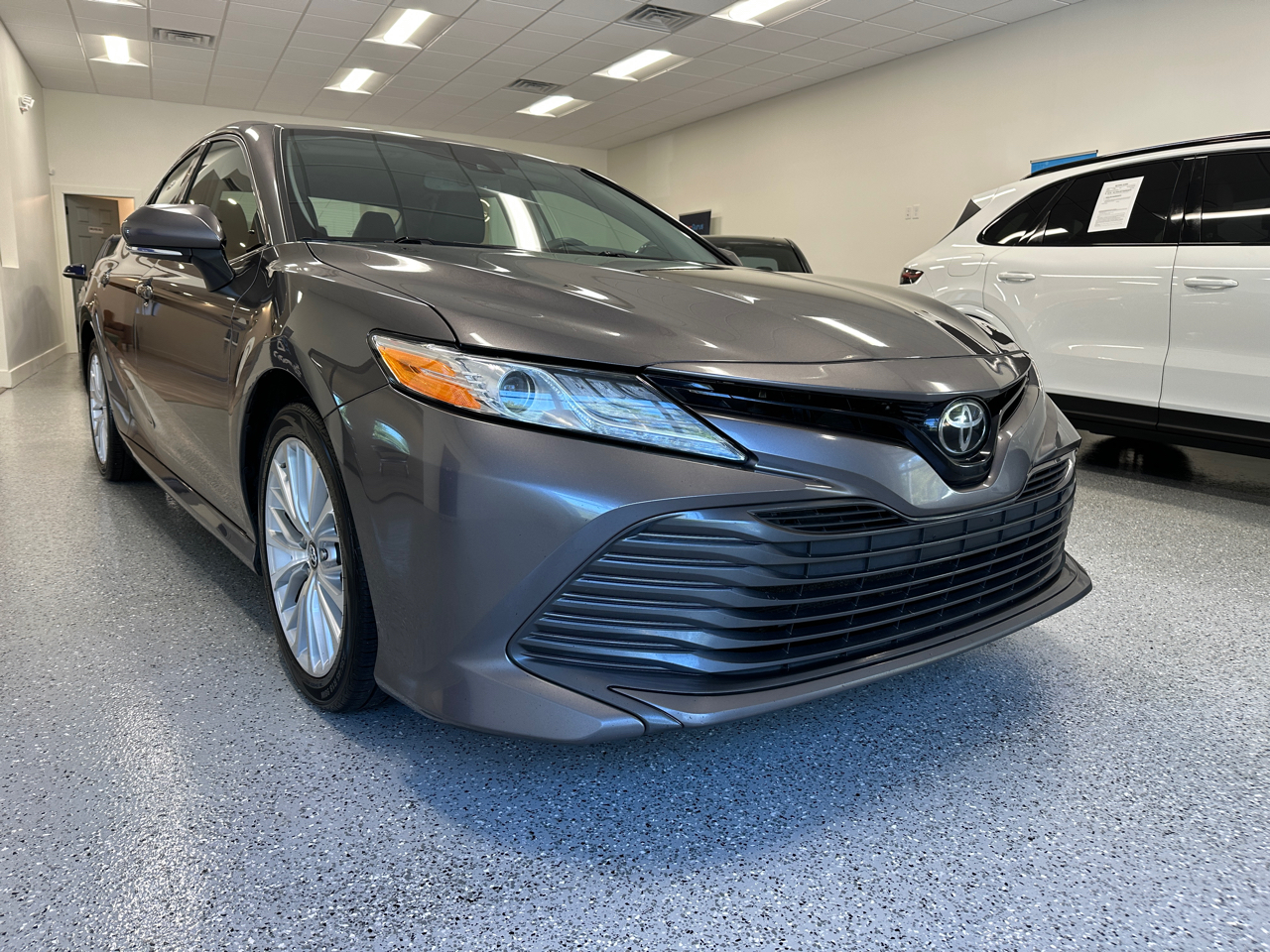 2019 Toyota Camry XLE photo 12