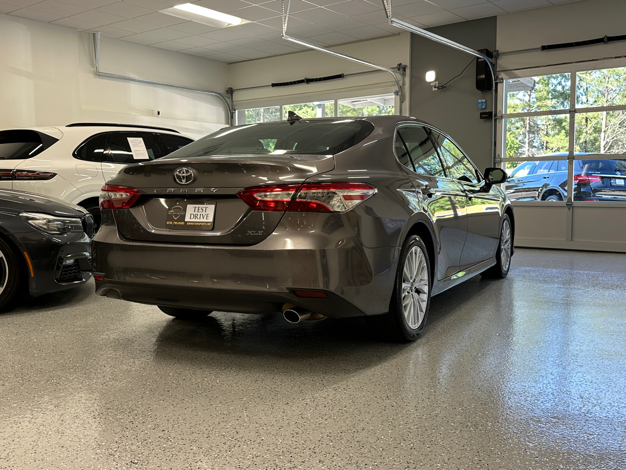 2019 Toyota Camry XLE photo 15