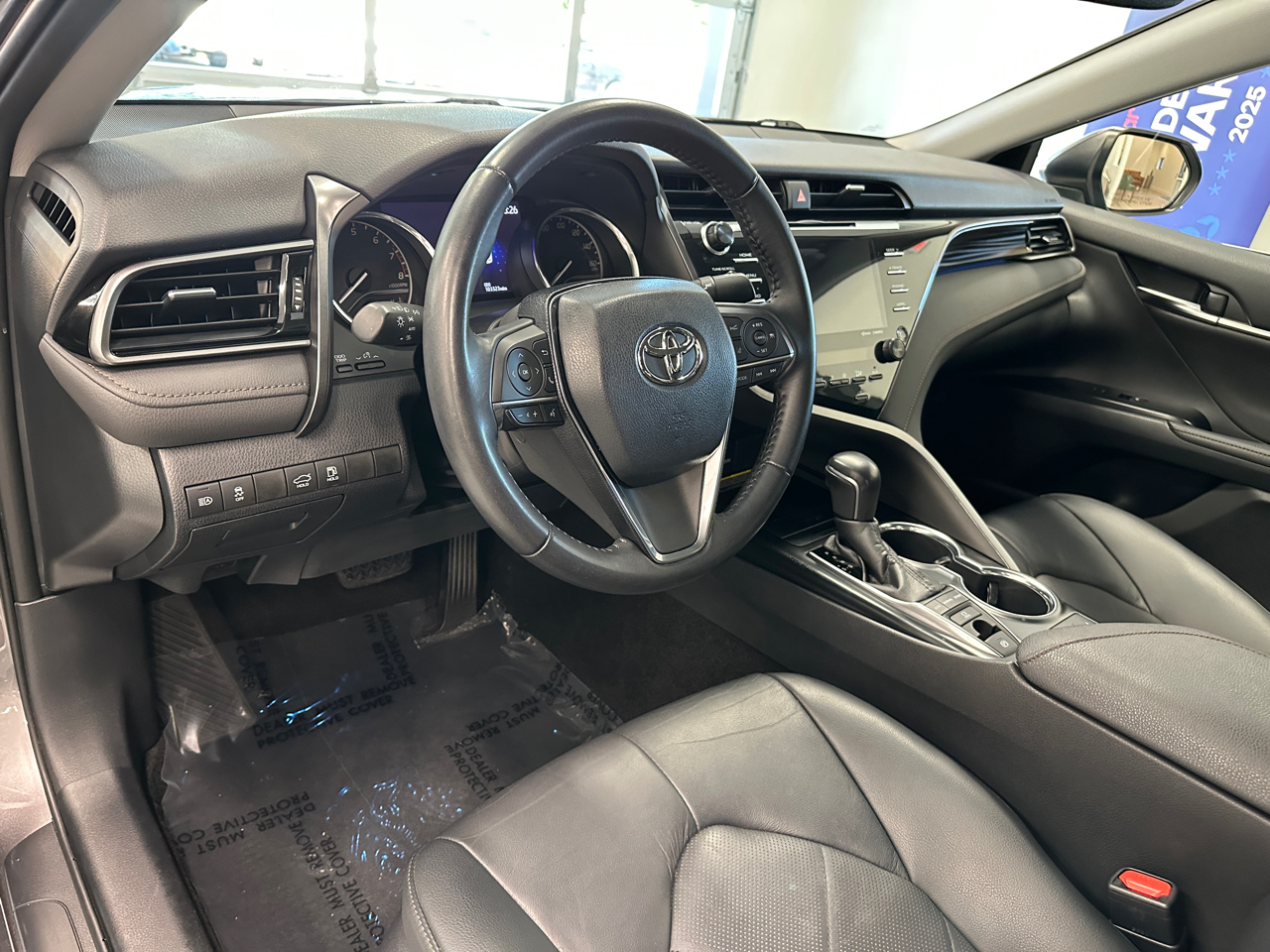 2019 Toyota Camry XLE photo 18