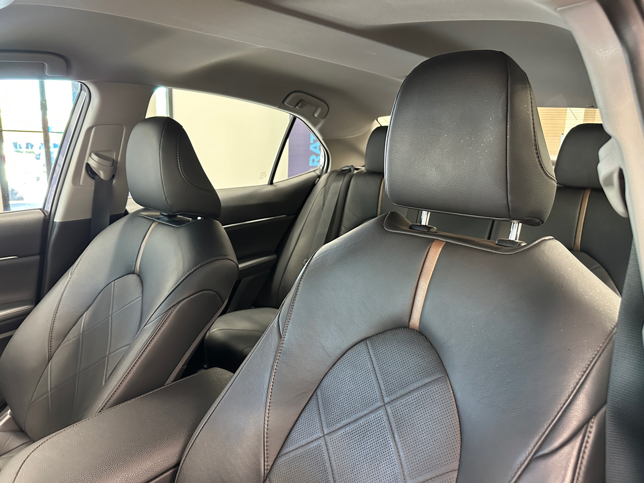 2019 Toyota Camry XLE photo 19