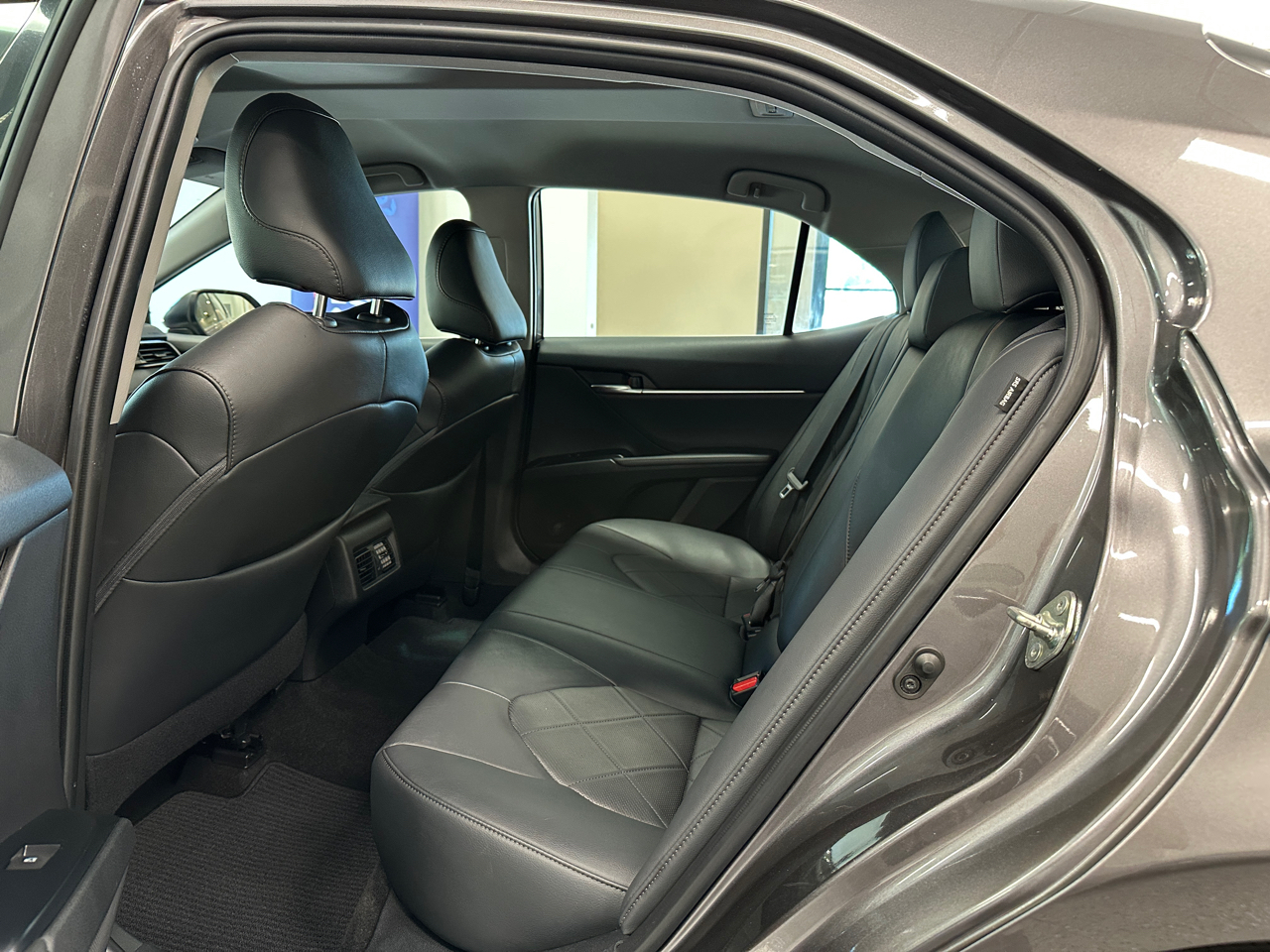 2019 Toyota Camry XLE photo 21