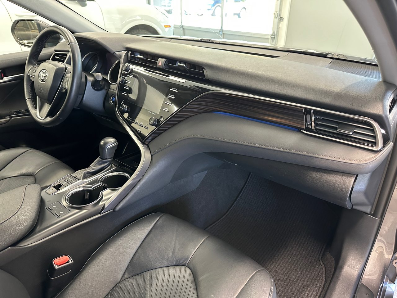 2019 Toyota Camry XLE photo 24
