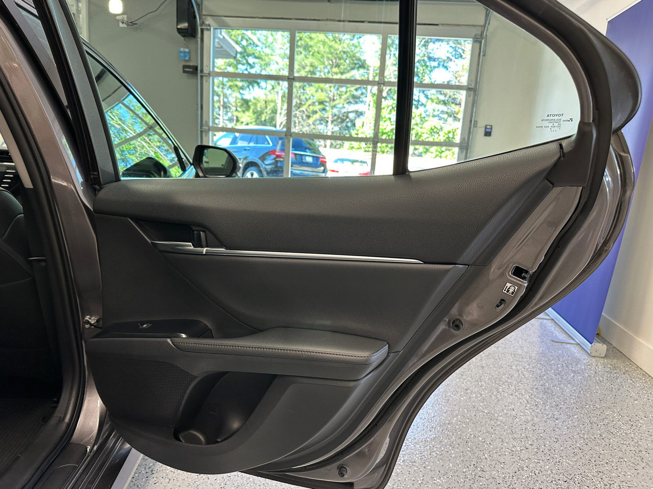 2019 Toyota Camry XLE photo 26