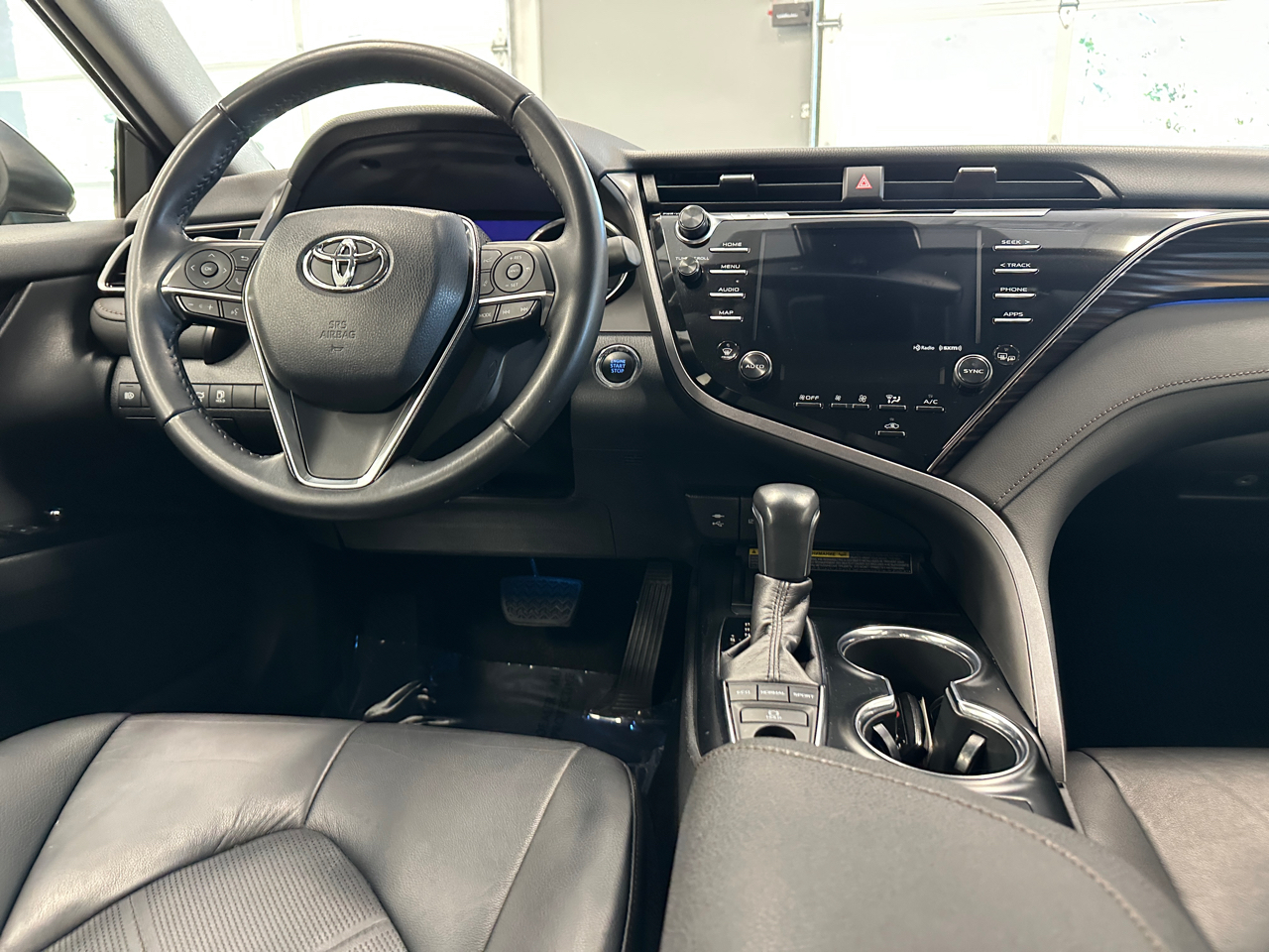 2019 Toyota Camry XLE photo 29