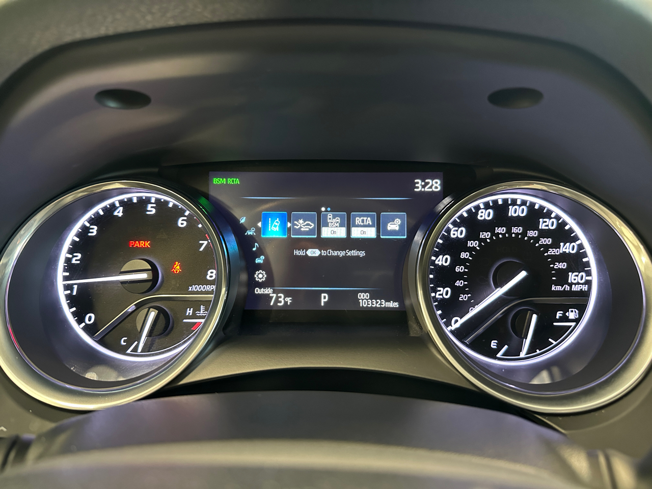 2019 Toyota Camry XLE photo 30