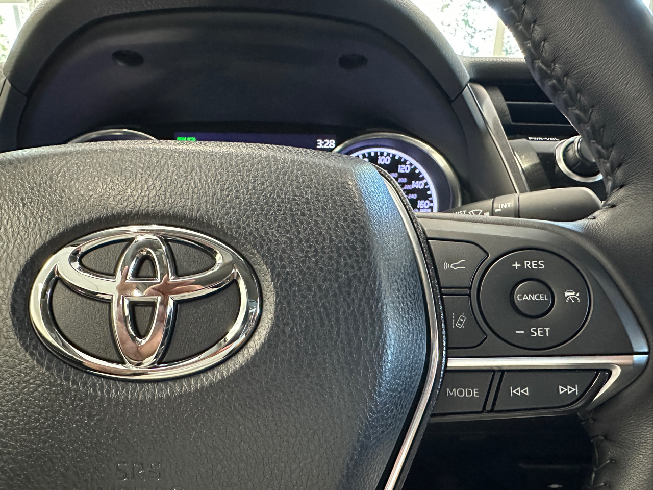 2019 Toyota Camry XLE photo 32