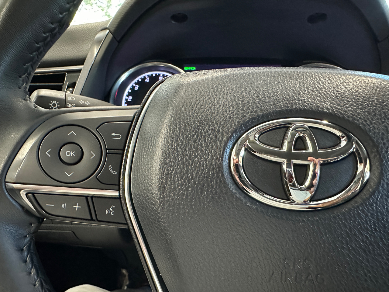 2019 Toyota Camry XLE photo 33
