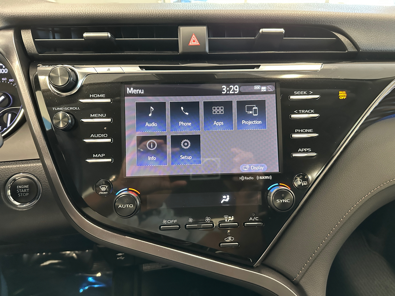 2019 Toyota Camry XLE photo 34