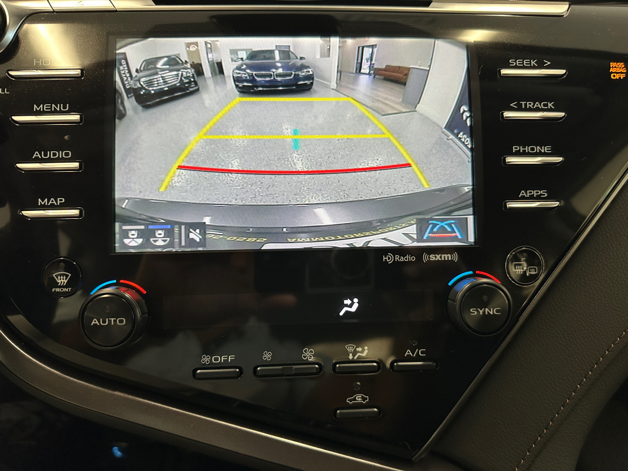 2019 Toyota Camry XLE photo 35