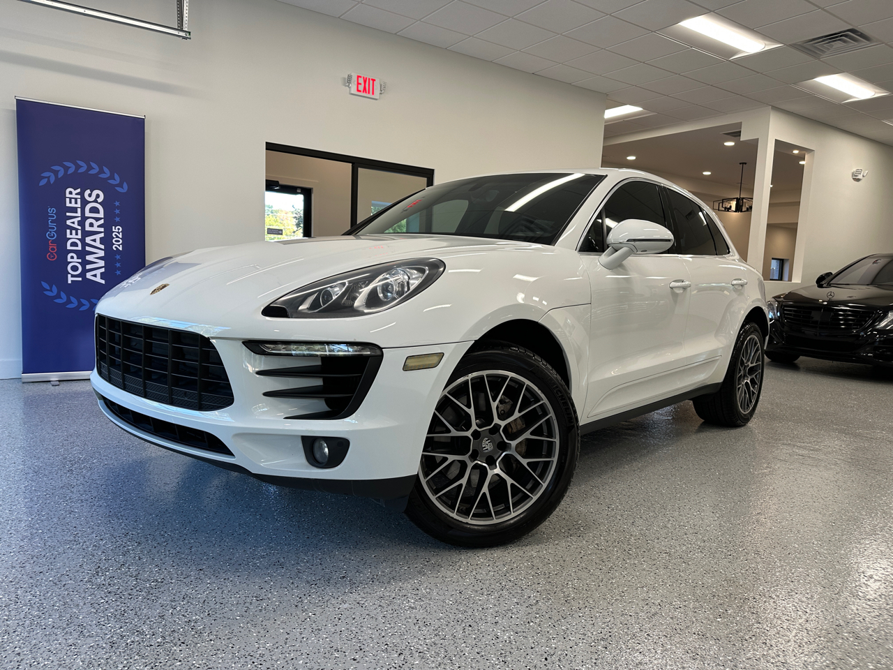 2016 Porsche Macan S photo 2