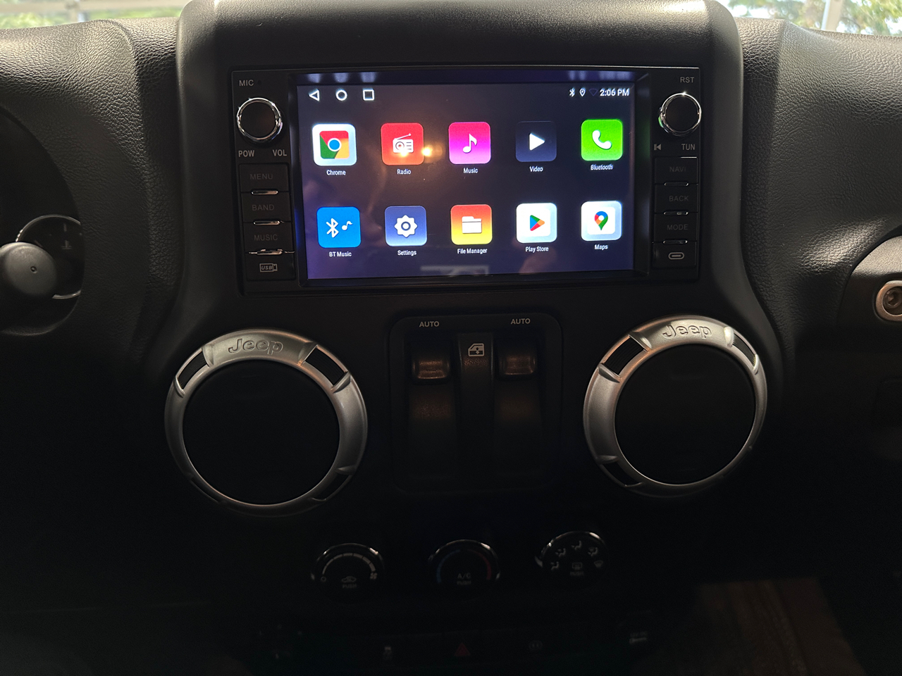 Jeep Wrangler Sahara 4WD 2011