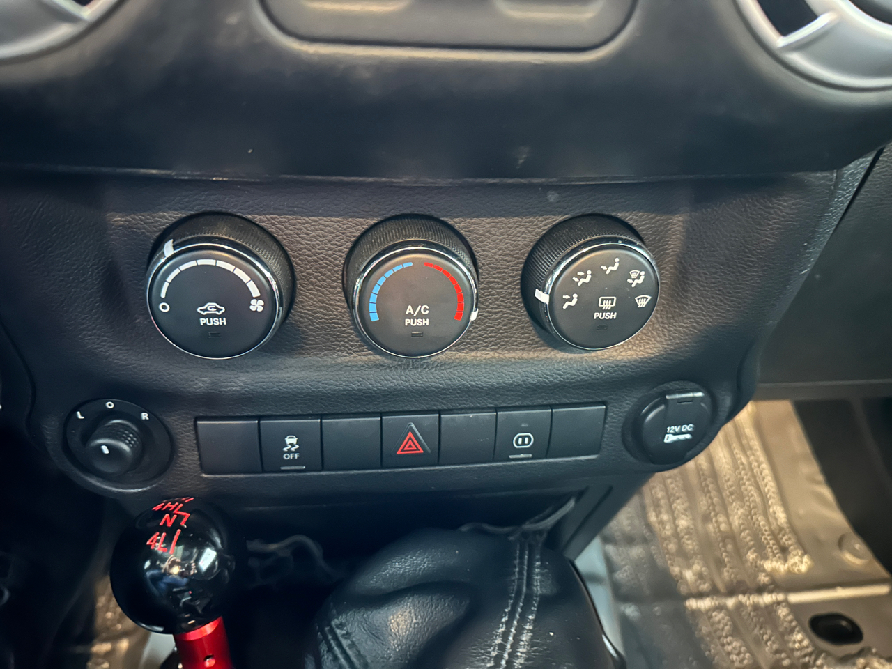 Jeep Wrangler Sahara 4WD 2011