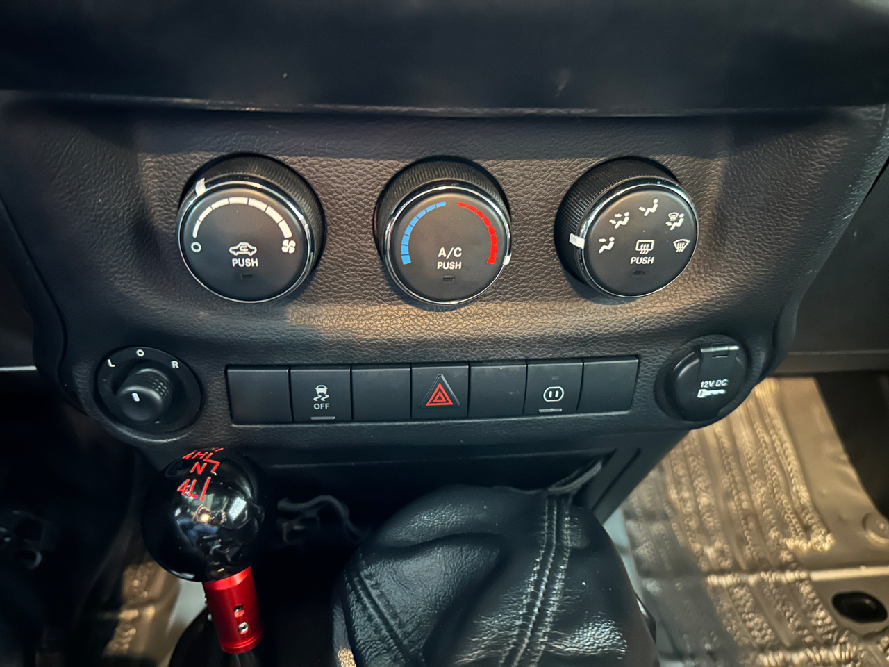 Jeep Wrangler Sahara 4WD 2011