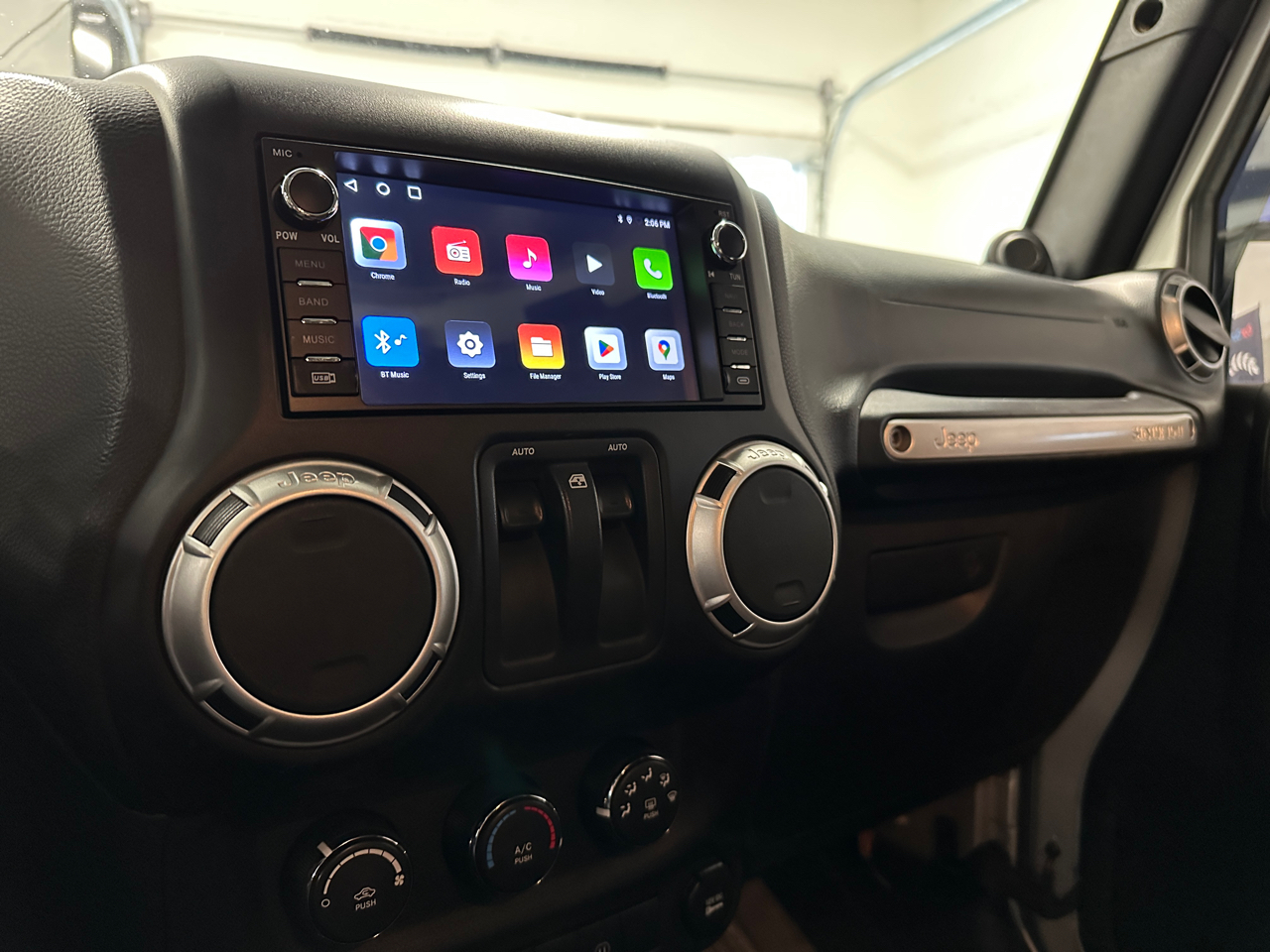 Jeep Wrangler Sahara 4WD 2011