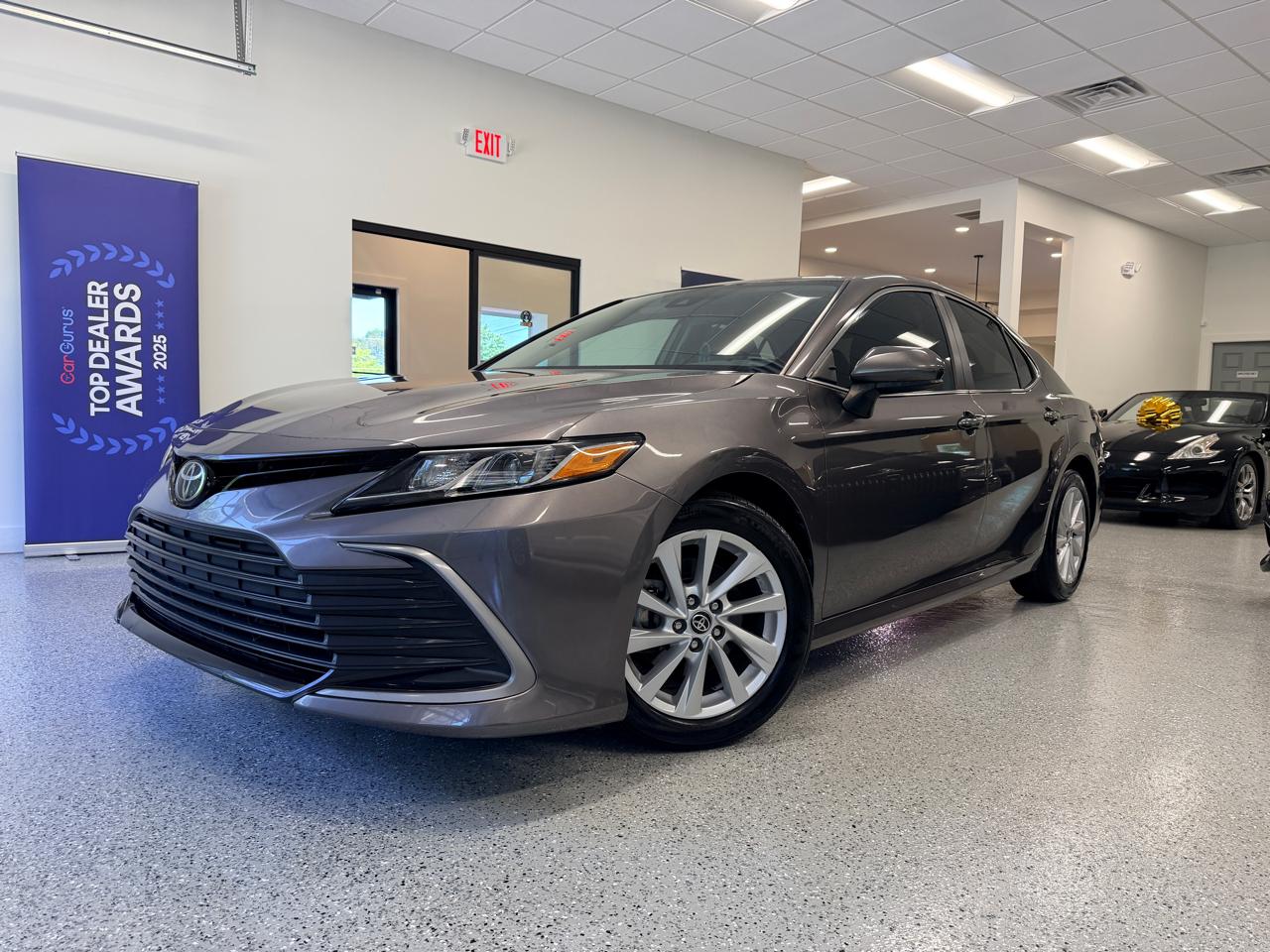 Toyota Camry LE Auto (Natl) 2021