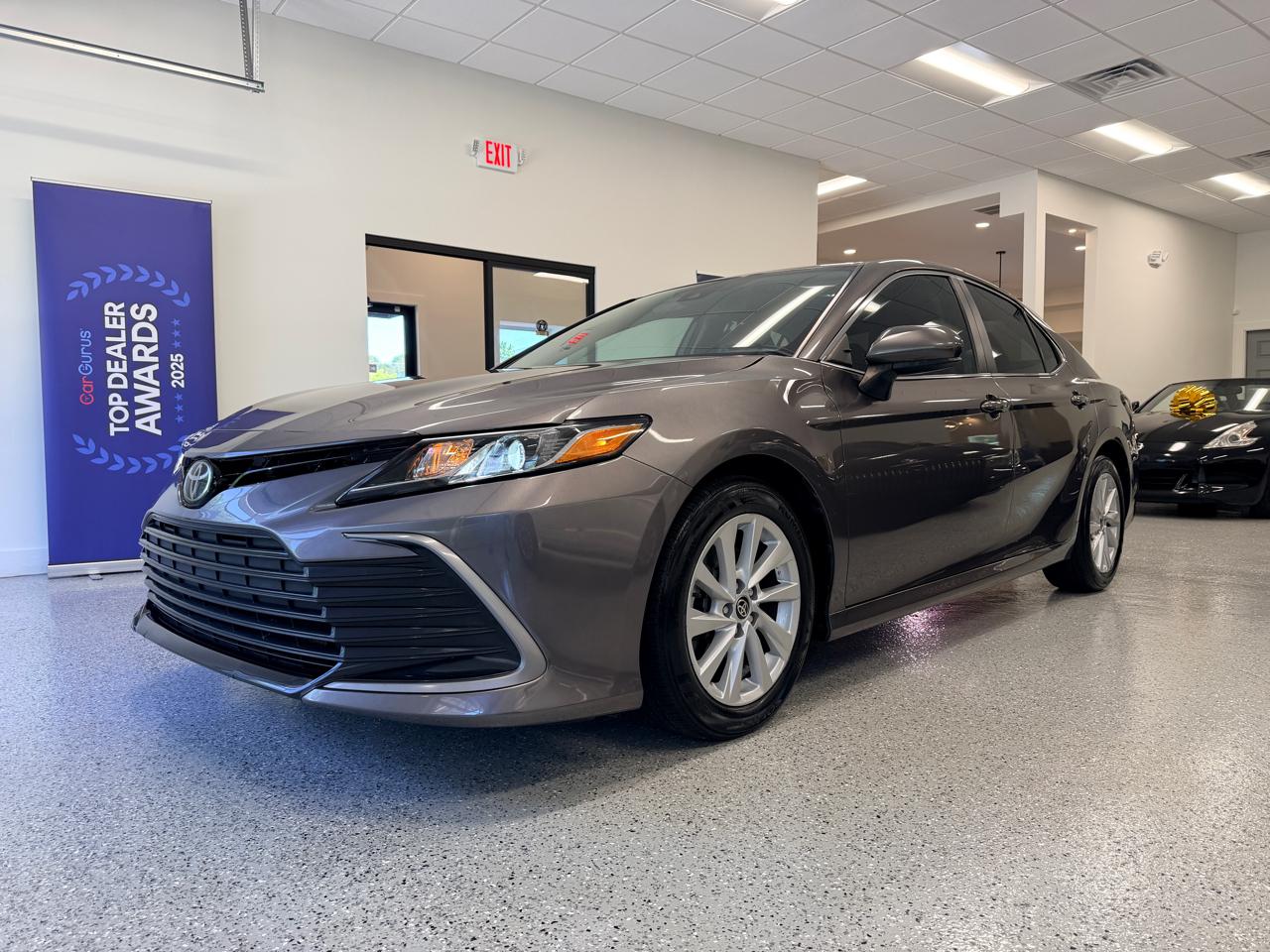Toyota Camry LE Auto (Natl) 2021