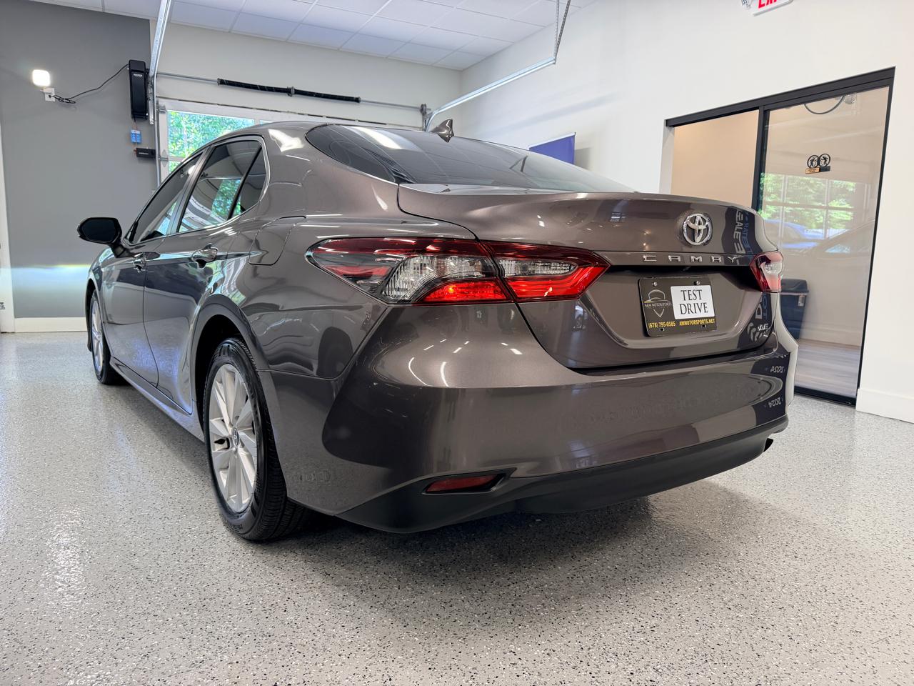 Toyota Camry LE Auto (Natl) 2021