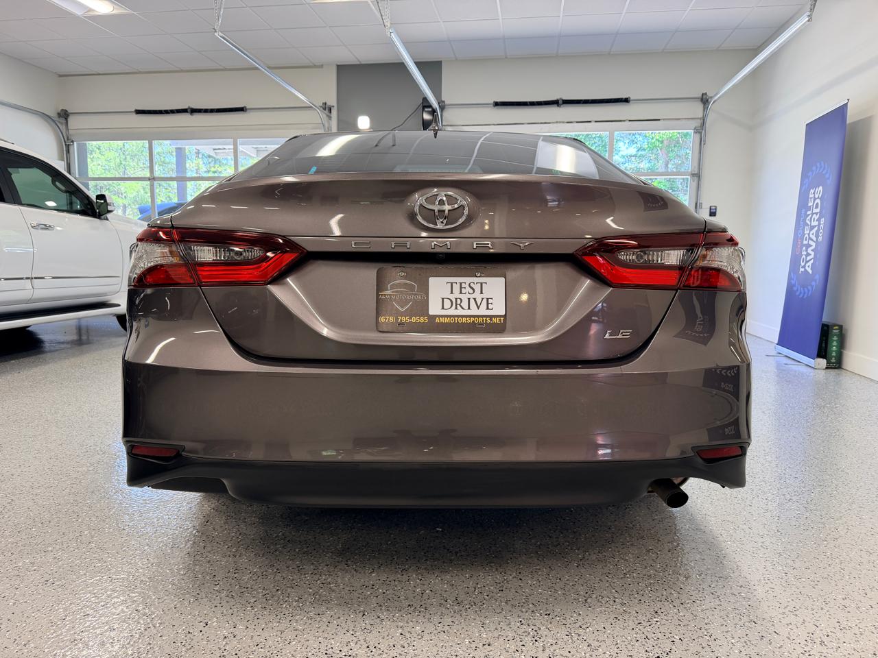 Toyota Camry LE Auto (Natl) 2021
