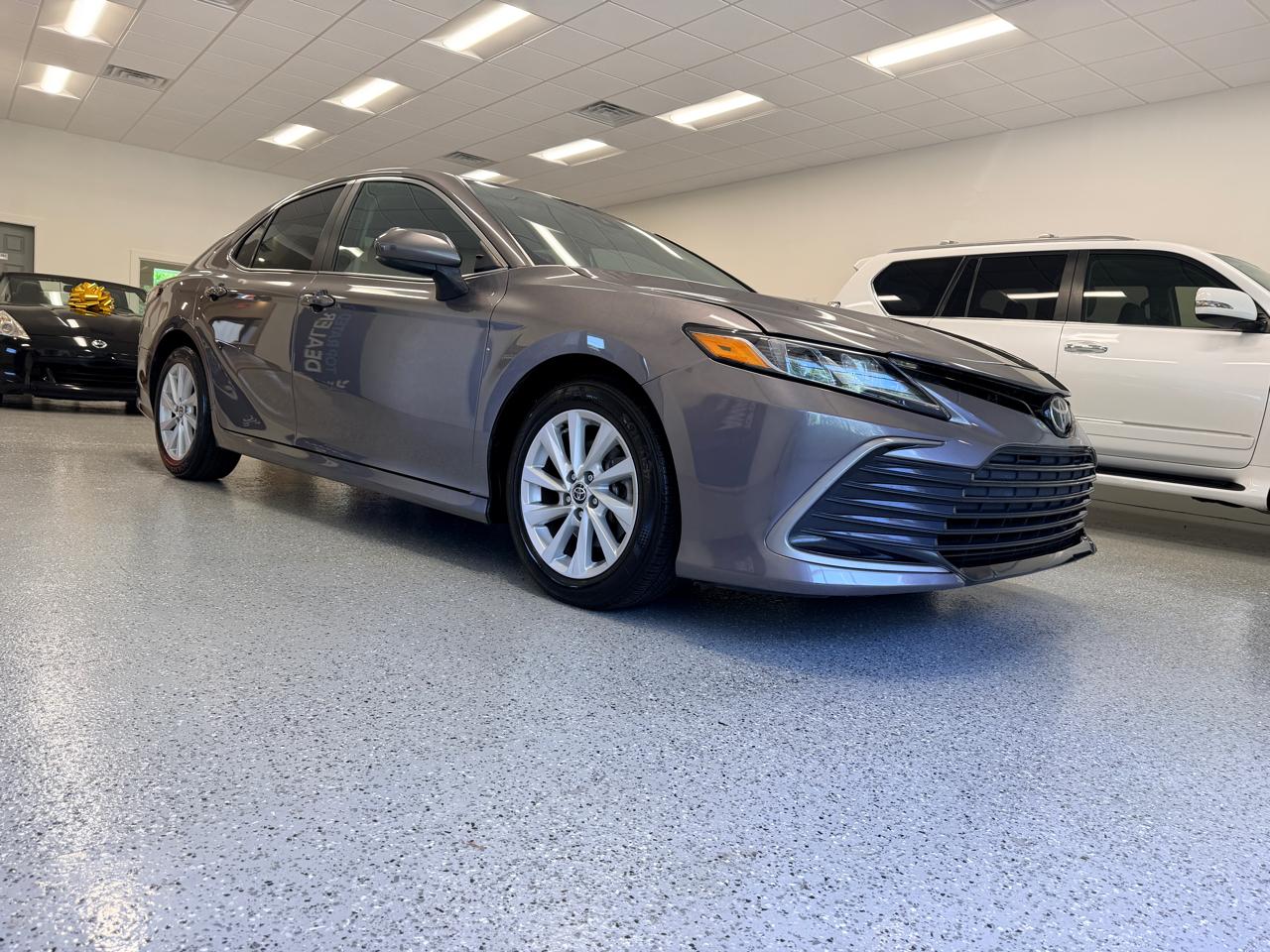 Toyota Camry LE Auto (Natl) 2021