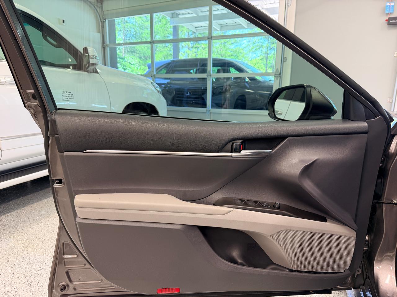 Toyota Camry LE Auto (Natl) 2021