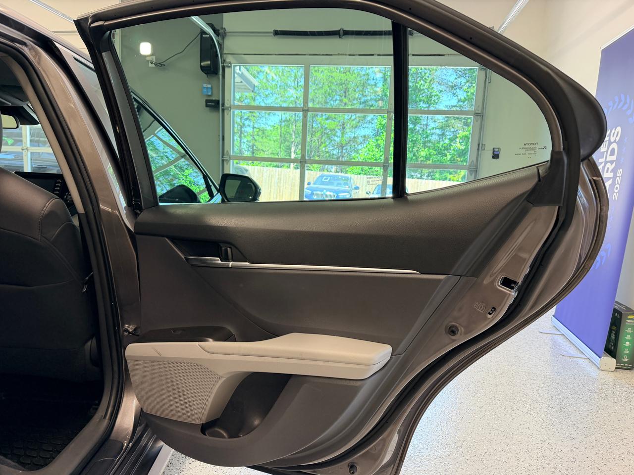 Toyota Camry LE Auto (Natl) 2021